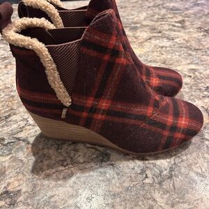 Toms Burgundy and Tan Plaid Wedges
